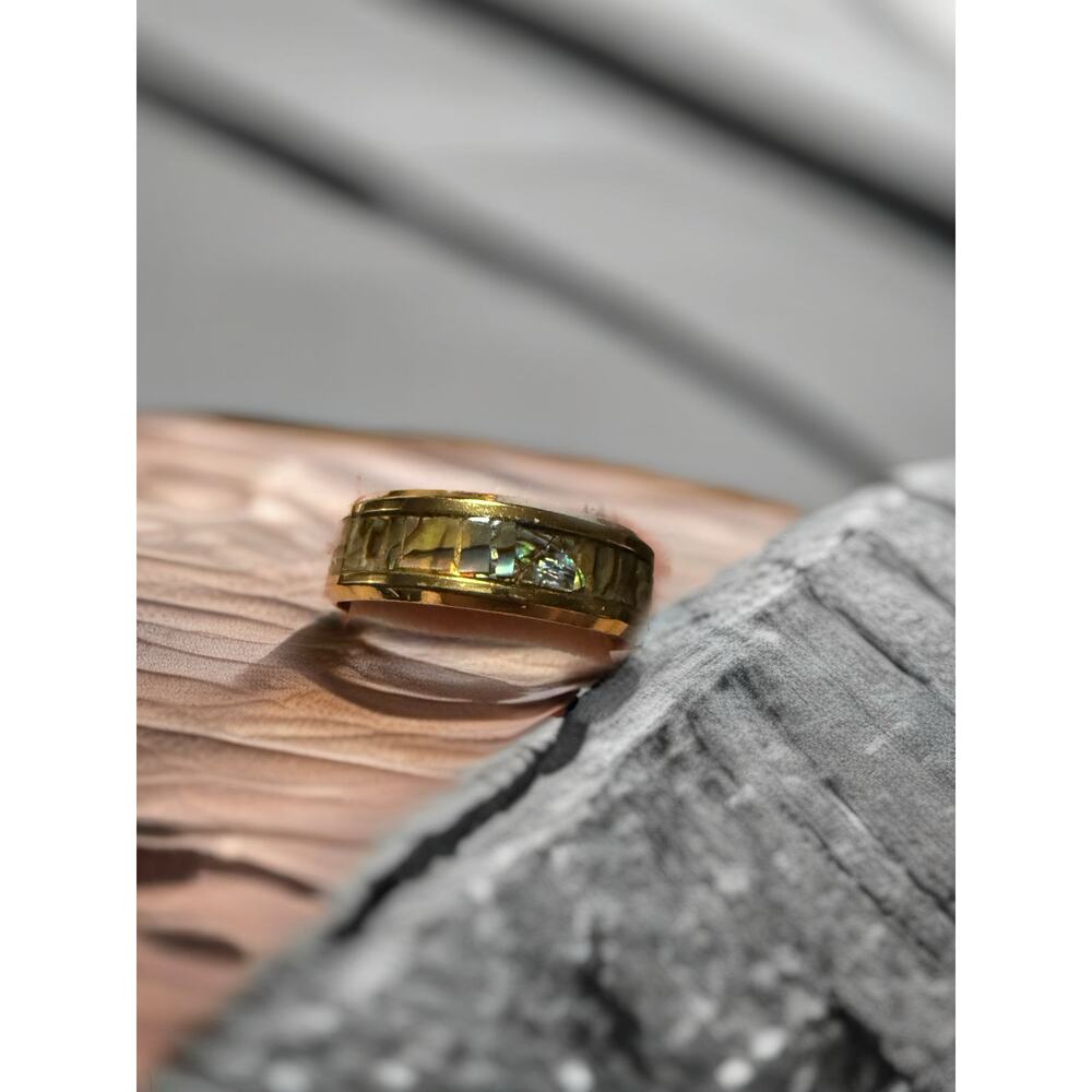 Men’s Abalone Shell Ring Gold Tone Band Iridescent Wide NWOT